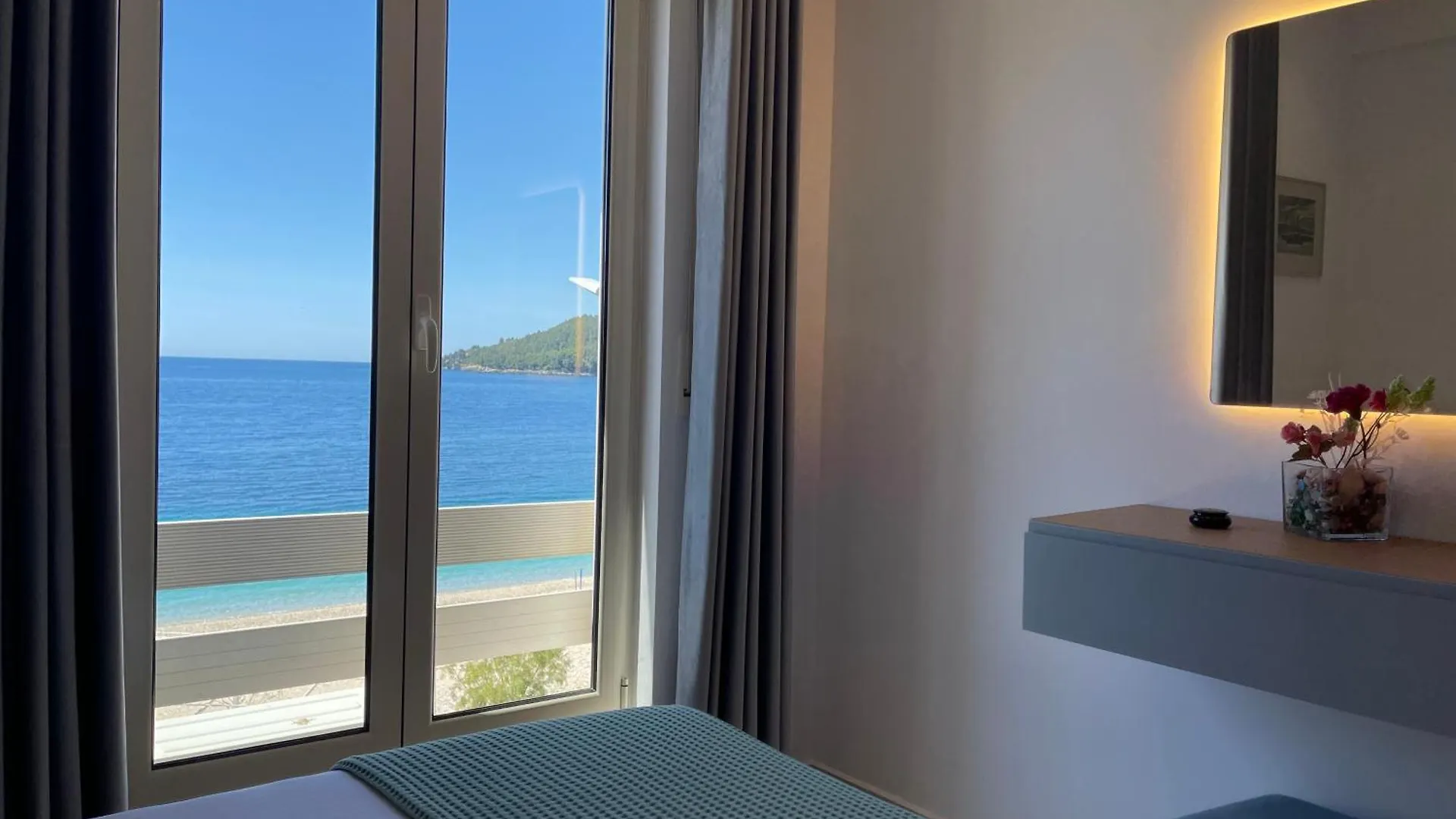 George Apartments Himare