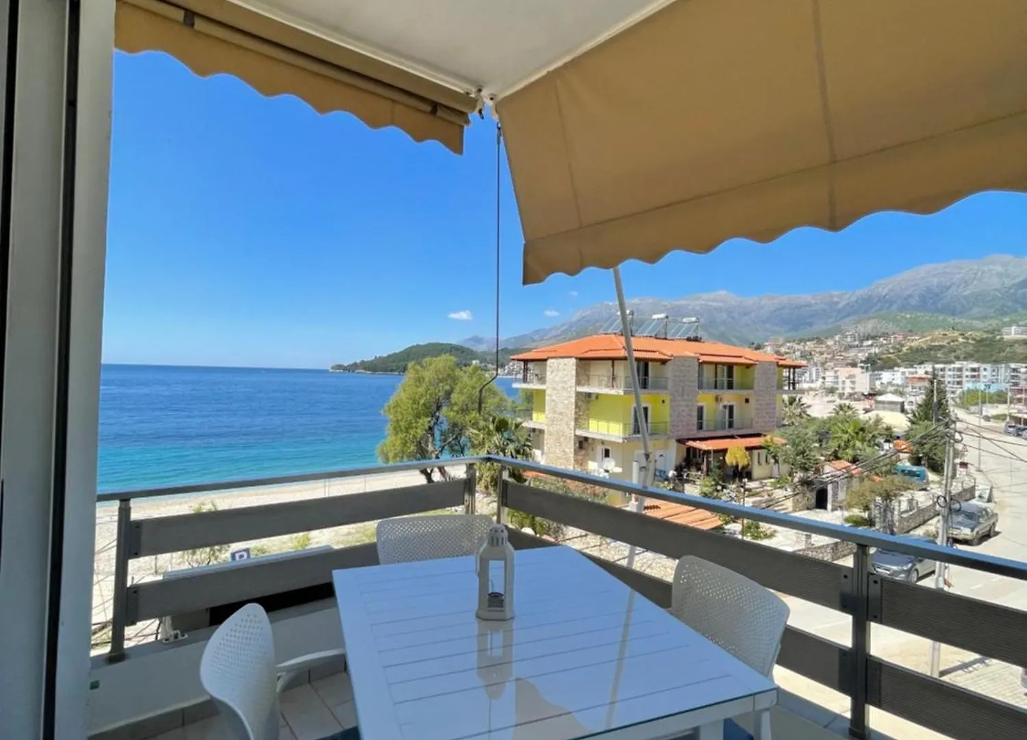 George Apartments Himare 0*,